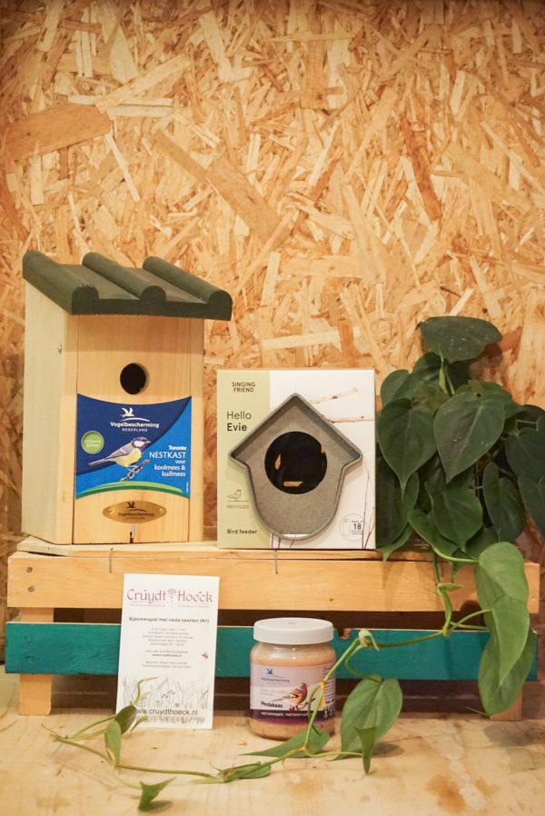 Kerstpakket A - Nestkast Koolmees, Evie Voederhuis, Vogelpindakaas, Zadenmix Cruydt-Hoeck